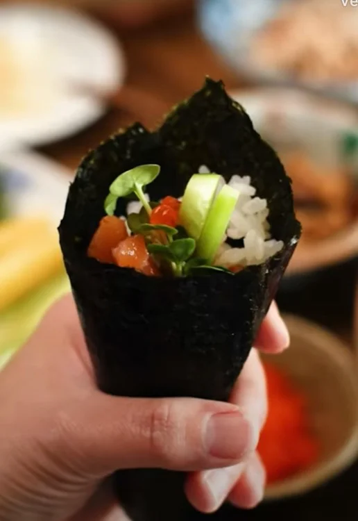 como enrollar temaki sushi